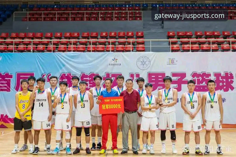 友谊赛的温情与卫冕冠军的锋芒：一场5-0大胜背后的多维解读